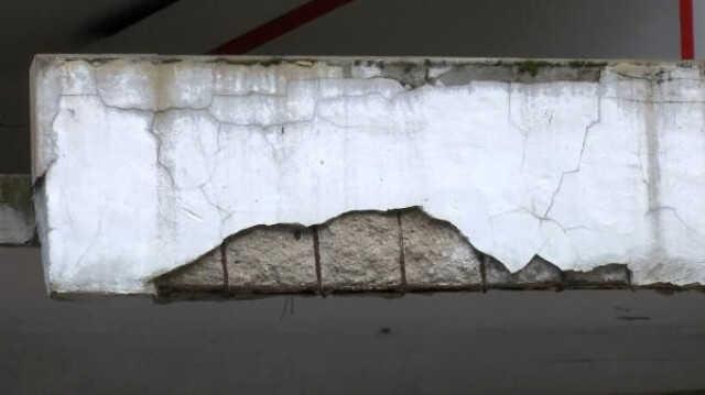 BAKIRKÖY'DEKİ PASAJIN KOLONLARINDAKİ HASAR ESNAFI TEDİRGİN ETTİ