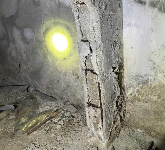 BAKIRKÖY'DEKİ PASAJIN KOLONLARINDAKİ HASAR ESNAFI TEDİRGİN ETTİ