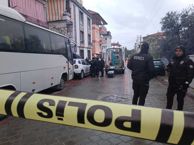 Eşini öldürdü, aynı silahla kendini başından vurdu