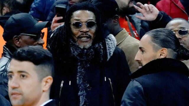 Galatasaray'ın eski savunmacısı Rigobert Song, Kasımpaşa maçını tribünden izledi Galatasaray'ın eski savunmacısı Rigobert Song, Kasımpaşa maçını tribünden izledi