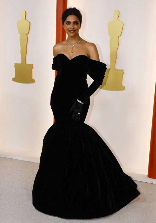 Ünlü şarkıcı, kalçasına kadar inen tül elbisesiyle kırmızı halıya damga vurdu! İşte 2023 Oscar Ödülleri'nin en şıkları
