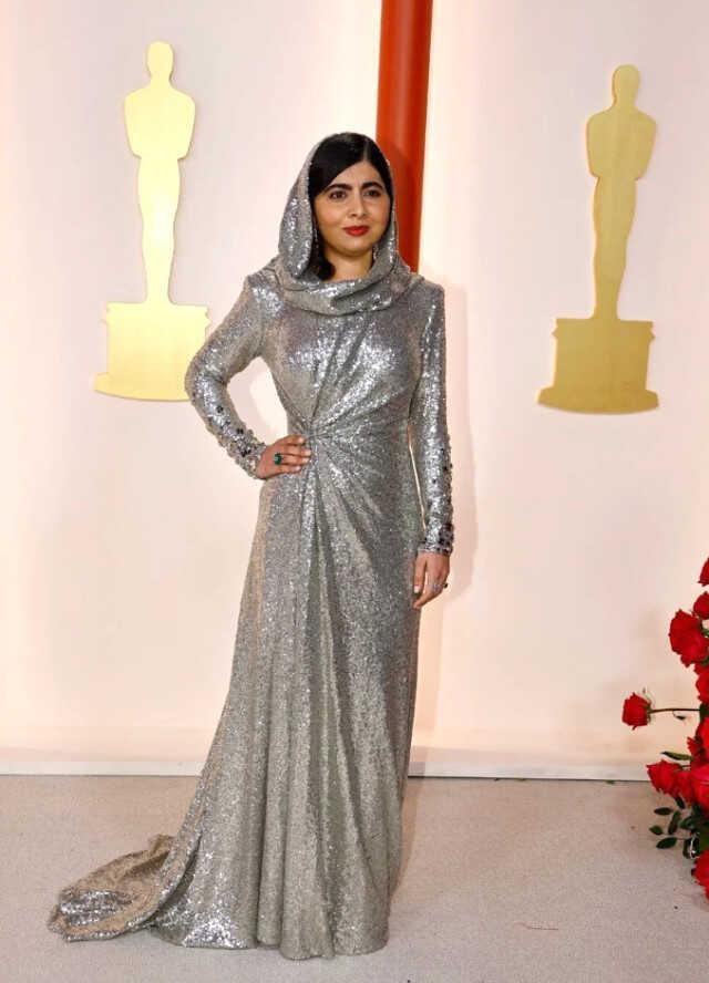 Ünlü şarkıcı, kalçasına kadar inen tül elbisesiyle kırmızı halıya damga vurdu! İşte 2023 Oscar Ödülleri'nin en şıkları