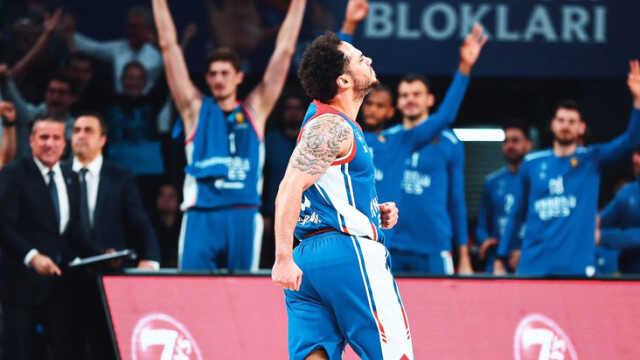 Anadolu Efes, Avrupa'nın devi Real Madrid'i 'dev'irdi! Shane Larkin uçuşlarda