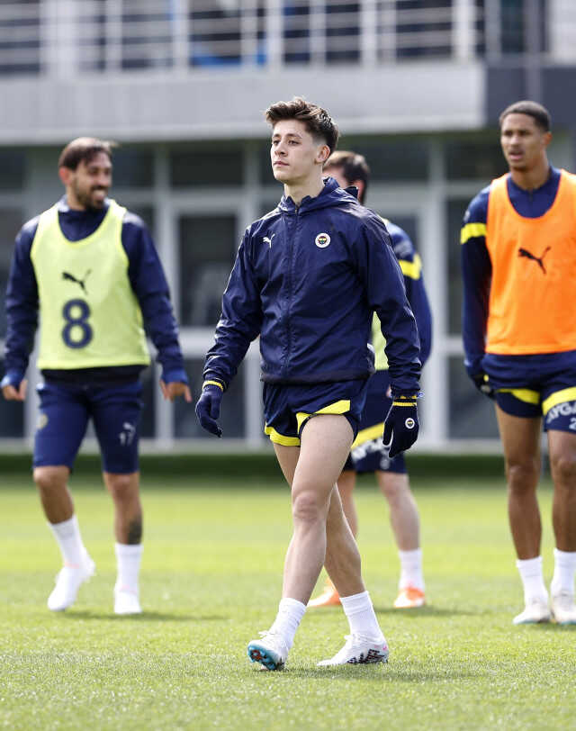 Bu fotoğrafı gören Fenerbahçelilerin hepsi İrfan Can Kahveci detayına takıldı! Tepkiler çığ gibi