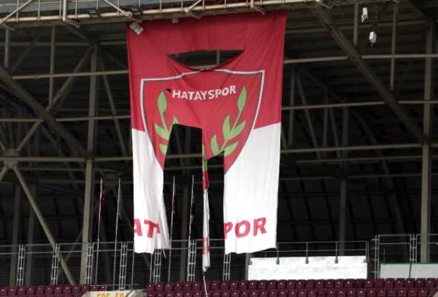 Depremden saatler önce yaşanan sevinç, yerini acıya bıraktı! İşte Hatay Stadı'nın son hali