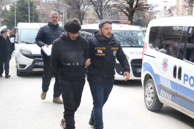 İranlı Reza evinde bıçaklanarak öldürüldü! 6 Afgan gözaltına alındı İranlı Reza evinde bıçaklanarak öldürüldü! 6 Afgan gözaltına alındı