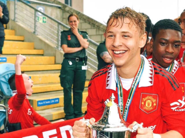 Manchester United'ın genç yıldızı Amir Ibragimov'un Kur'an okuduğu anlar büyük ilgi gördü