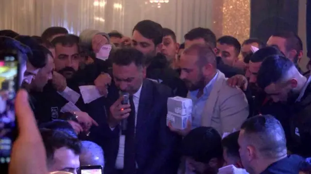 Görüntü Hakkari ya da Diyarbakır'dan değil İstanbul'dan! Balya balya paraları bavullarla taşıdılar Görüntü Hakkari ya da Diyarbakır'dan değil İstanbul'dan! Balya balya paraları bavullarla taşıdılar