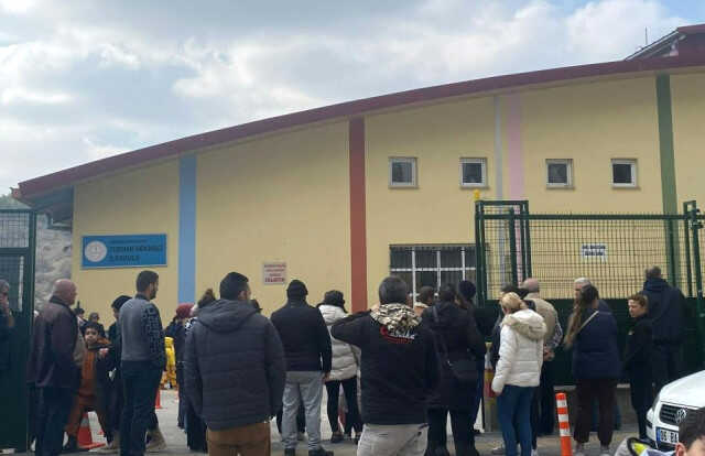 Ankara'da hareketli dakikalar! Sinir krizi geçiren şahıs ilkokuldaki 20 kişiyi rehin aldı