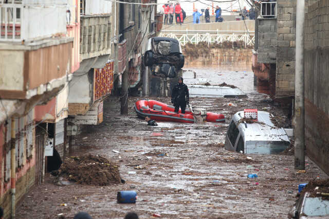 Şanlıurfa ve Adıyaman'ı sel vurdu, Meteoroloji'den 4 ilimize daha uyarı geldi