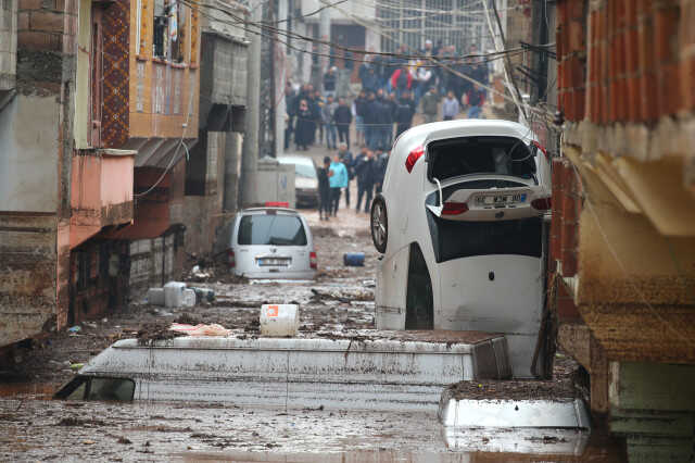 Şanlıurfa ve Adıyaman'ı sel vurdu, Meteoroloji'den 4 ilimize daha uyarı geldi