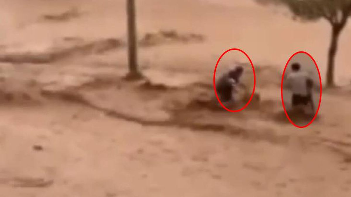 İki kahraman bir an bile düşünmedi! Akıntıya kapılan 2 çocuğu böyle kurtardılar