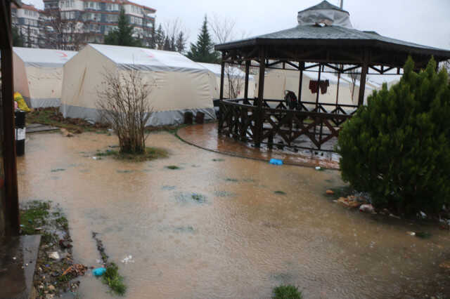 Son Dakika! Adıyaman'da bir bahçedeki konteynerin suya kapılması sonucu 1 kişi hayatını kaybetti, 3 kişi kayboldu