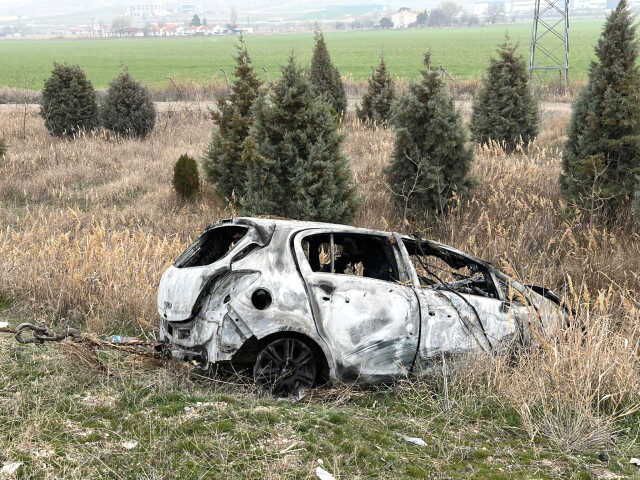Ankara'da takla atan araç alevlerin arasında kaldı! Sürücü yanarak can verdi