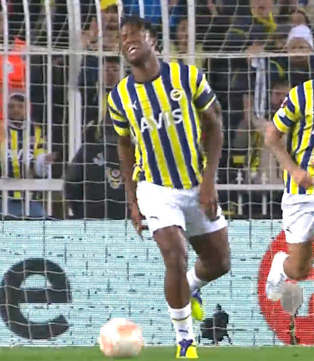 Batshuayi sakatlandı mı? Sevila maçında Batshuayi sakatlandı mı, neden çıktı?