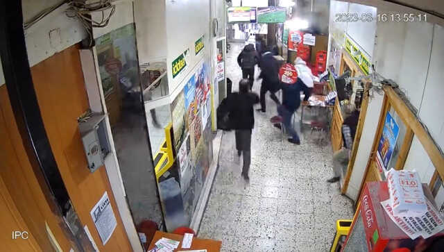 Bolu'daki 4.8'lik depremde yaşanan panik anları kameraya yansıdı Bolu'daki 4.8'lik depremde yaşanan panik anları kameraya yansıdı