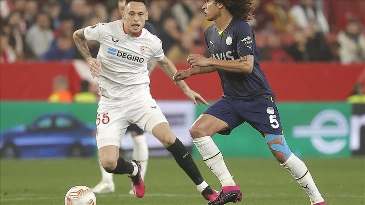 Fenerbahçe maçı hangi kanalda? ŞİFRESİZ Mİ? FB Sevilla maçı hangi kanalda yayınlanacak?