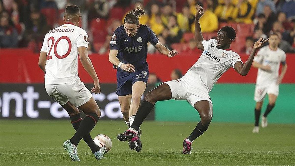Fenerbahçe Sevilla muhtemel 11'ler! Fenerbahçe'nin muhtemel maç kadrosu 11'inde kimler var?