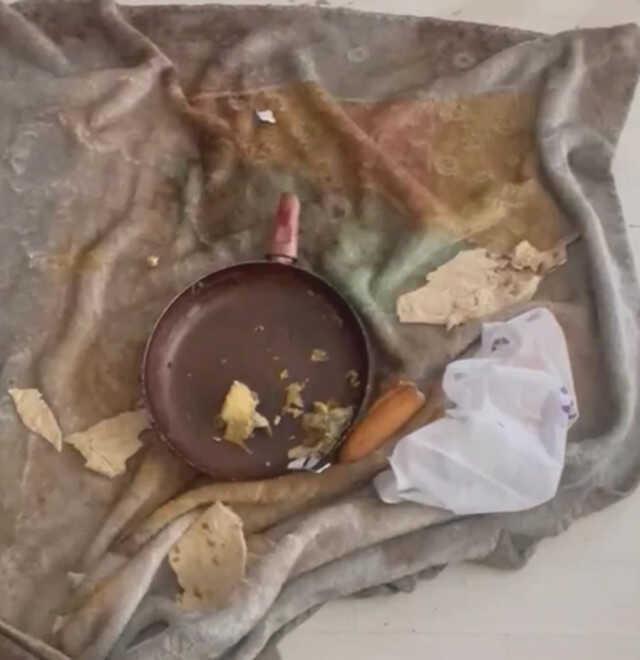 3 çocuğunu çöp evde bırakıp giden anne ve babanın 2'şer yıla kadar hapsi istendi 3 çocuğunu çöp evde bırakıp giden anne ve babanın 2'şer yıla kadar hapsi istendi