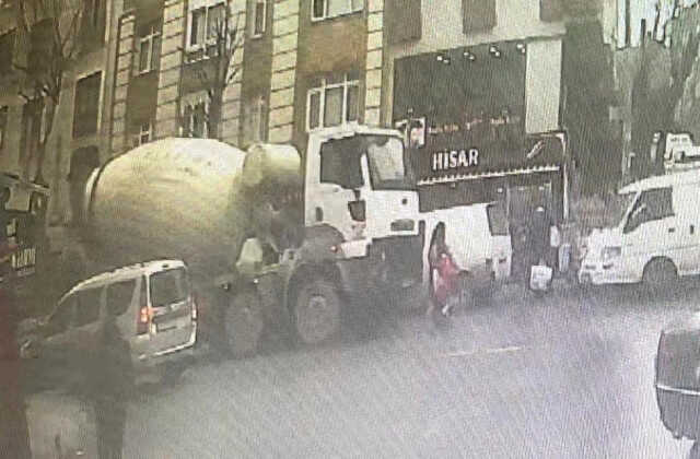 MİKSERİN ALTINDA KALAN ANNE HAYATINI KAYBETTİ ÇOCUKLARI YARA ALMADAN KURTULDU