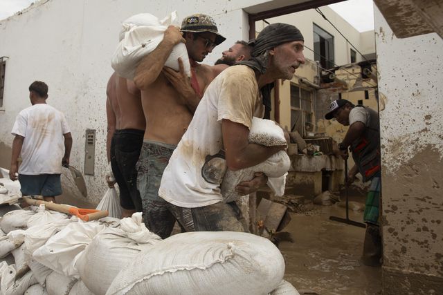 Yaku Kasırgası Peru'da Hayatı Felç Etti