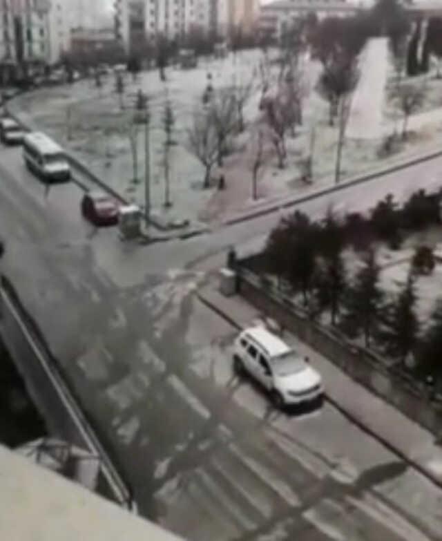 Ankara'da sağanak yağış ve dolu etkili oldu Ankara'da sağanak yağış ve dolu etkili oldu