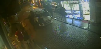 Beyoğlu'nda aracının kontrolünü kaybedip yayalara çarptı: kaza kamerada