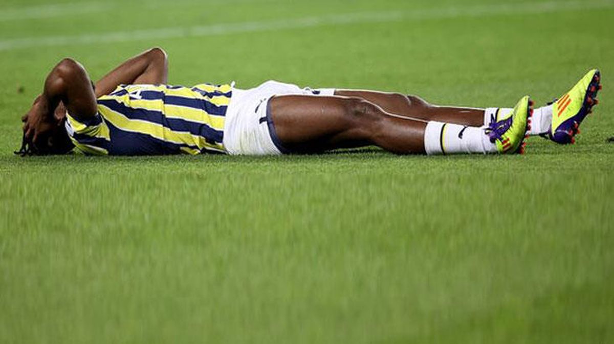 Fenerbahçe'nin yıldızı Batshuayi'nin 3-4 hafta sahalardan uzak kalması bekleniyor