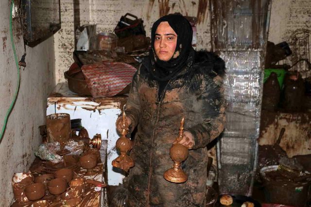 Her şeyi önüne katıp götüren sel suları, genç kızın hayallerini de alıp gitti: Artık evlenemem