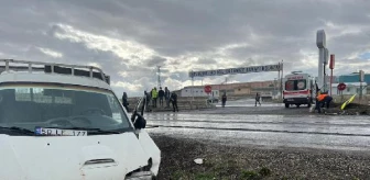 Nevşehir'de kamyonet ile otomobil çarpıştı: 9 yaralı