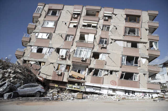 Son Dakika: Kahramanmaraş merkezli depremlerde hayatını kaybedenlerin sayısı 49 bin 589'a yükseldi