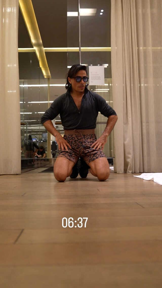 Bir süredir ortalarda görünmüyordu! Spor yaptığı anları paylaşan Nusret tarzıyla dikkat çekti Bir süredir ortalarda görünmüyordu! Spor yaptığı anları paylaşan Nusret tarzıyla dikkat çekti