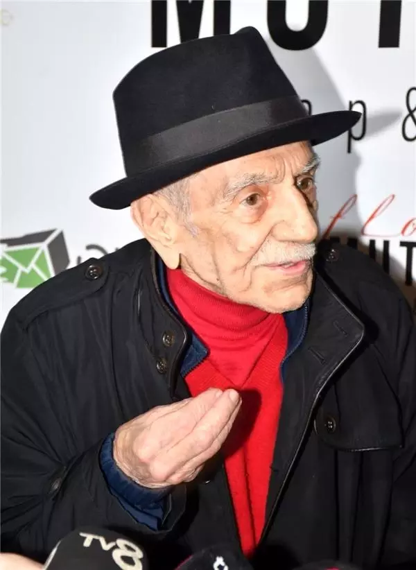 Kanserle mücadele eden Aydemir Akbaş sağlık durumu hakkında konuştu Kanserle mücadele eden Aydemir Akbaş sağlık durumu hakkında konuştu