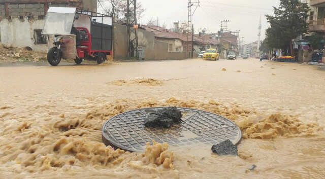 Malatya ve Elazığ şimdi de sel ile boğuşuyor! Dereler taştı, tarım arazileri sular altında kaldı