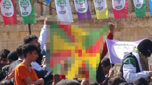 Mardin'de Nevruz kutlamasında PKK paçavrası açtılar
