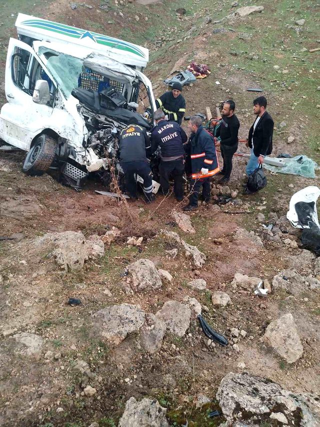 Mardin'de tır ile pikap kafa kafaya çarpıştı: 1 ölü, 7 yaralı