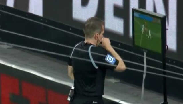 Bu olay futbol tarihine 'Amine Adli vakası' olarak geçer! Hakemi inandıramayan futbolcunun imdadına VAR yetişti