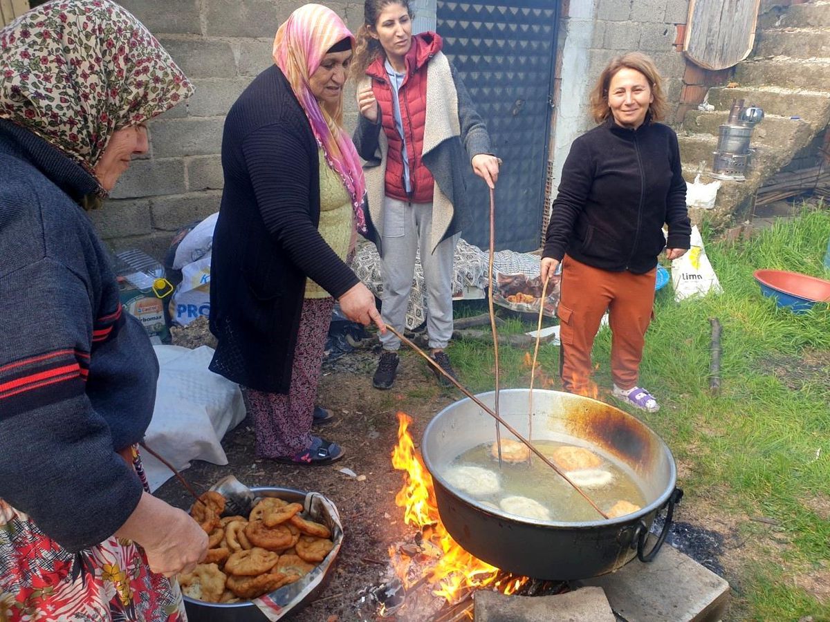 Burhaniye' de Ramazan öncesi lokma hayırları arttı