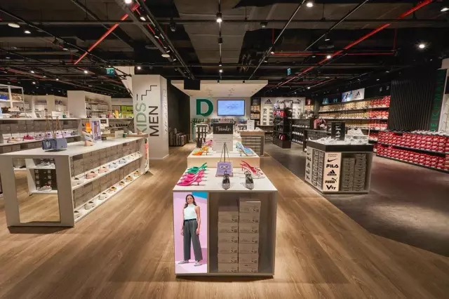 DEICHMANN TÜRKİYE CEO'SU ATİLLA ÖZKUL 'YENİLENEN 3.0 MAĞAZA KONSEPTİNİ' PAYLAŞTI.. DEICHMANN TÜRKİYE CEO'SU ATİLLA ÖZKUL 'YENİLENEN 3.0 MAĞAZA KONSEPTİNİ' PAYLAŞTI..