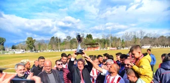 İncirliova Belediyespor namağlup şampiyon oldu