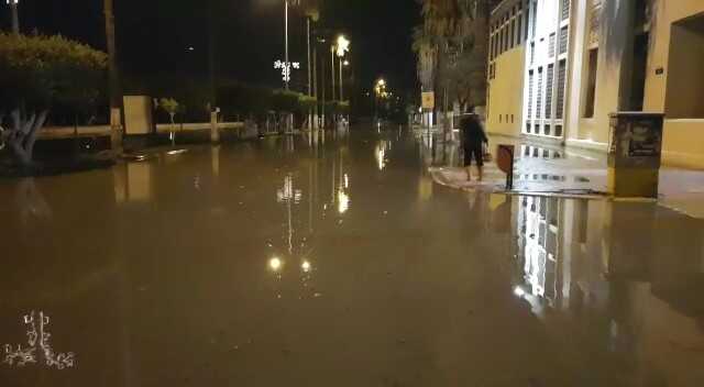 İskenderun'da denizin yükselmesi sonucu su baskını İskenderun'da denizin yükselmesi sonucu su baskını