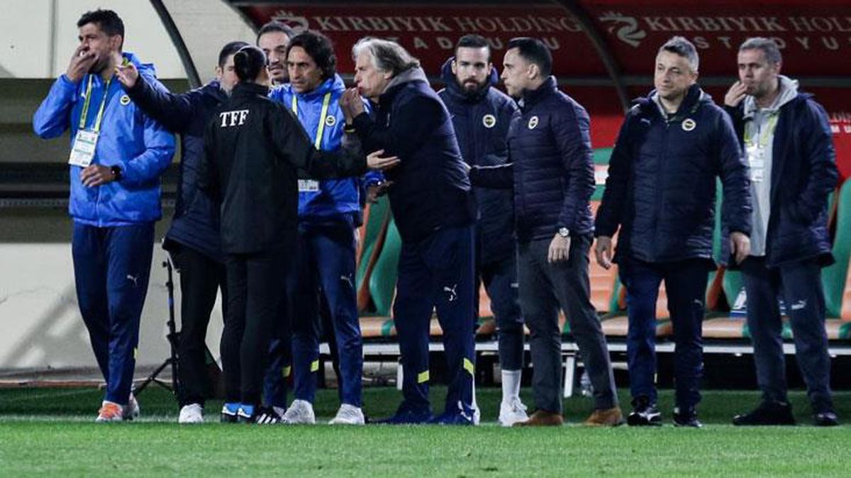 Jorge Jesus'un günlerdir konuşulan cümlesine canlı yayında düzeltme geldi: Hakemlerle ilgili söylemedi
