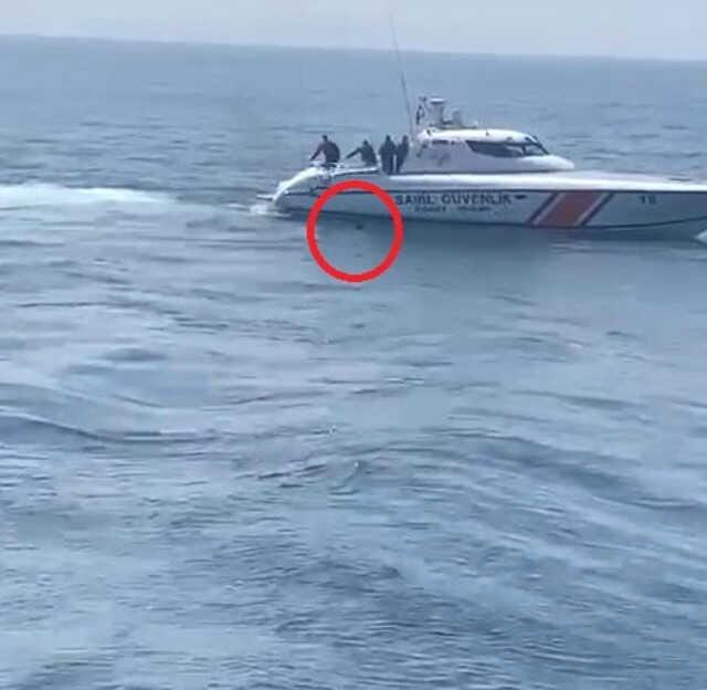 MARMARA DENİZİ'NDE FERİBOTTAN ATLAYAN YOLCUYU SAHİL GÜVENLİK EKİBİ KURTARDI