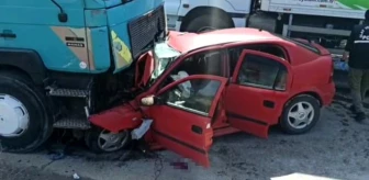 Otomobilin tırın altında kaldığı feci kazada 1 kişi hayatını kaybetti