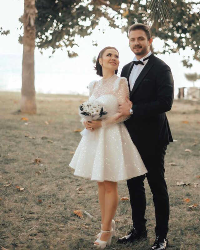 Şarkıcı Lara, doğum gününde sessiz sedasız evlendi