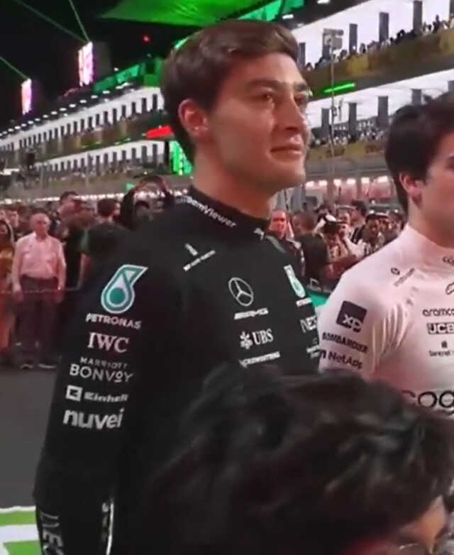 Suudi Arabistan'ın milli marşını duyan F1 pilotları gülmemek için kendilerini zor tuttu