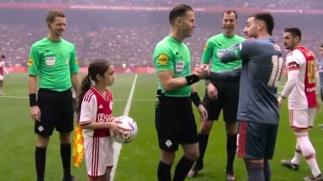 Tarihe geçecek görüntü! Depremzedeler için yapılan pazubendi takmayan Tadic'e Orkun Kökçü'den olay tepki