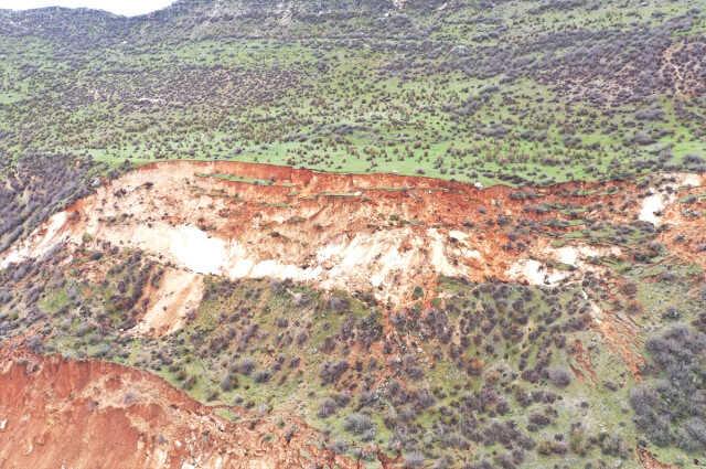 Yeri yerinden oynatan depremin Çekirge Dağı'nda yarattığı değişim inanılmaz! Hala sesler geliyor Yeri yerinden oynatan depremin Çekirge Dağı'nda yarattığı değişim inanılmaz! Hala sesler geliyor