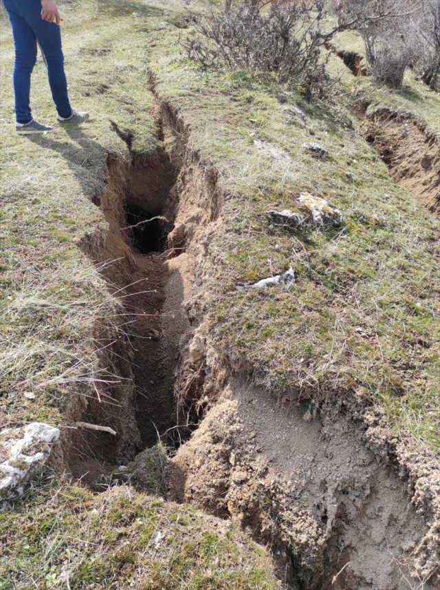 Yeri yerinden oynatan depremin Çekirge Dağı'nda yarattığı değişim inanılmaz! Hala sesler geliyor Yeri yerinden oynatan depremin Çekirge Dağı'nda yarattığı değişim inanılmaz! Hala sesler geliyor