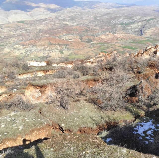 Yeri yerinden oynatan depremin Çekirge Dağı'nda yarattığı değişim inanılmaz! Hala sesler geliyor Yeri yerinden oynatan depremin Çekirge Dağı'nda yarattığı değişim inanılmaz! Hala sesler geliyor